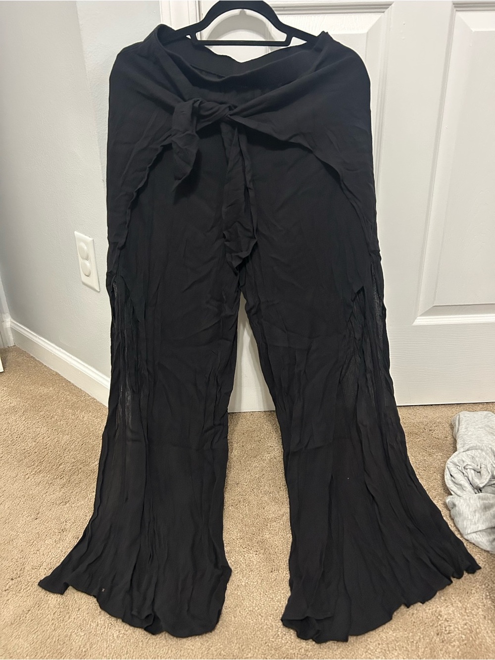 Kona Sol Black Flowy Tie-Waist Wide-Leg Pants